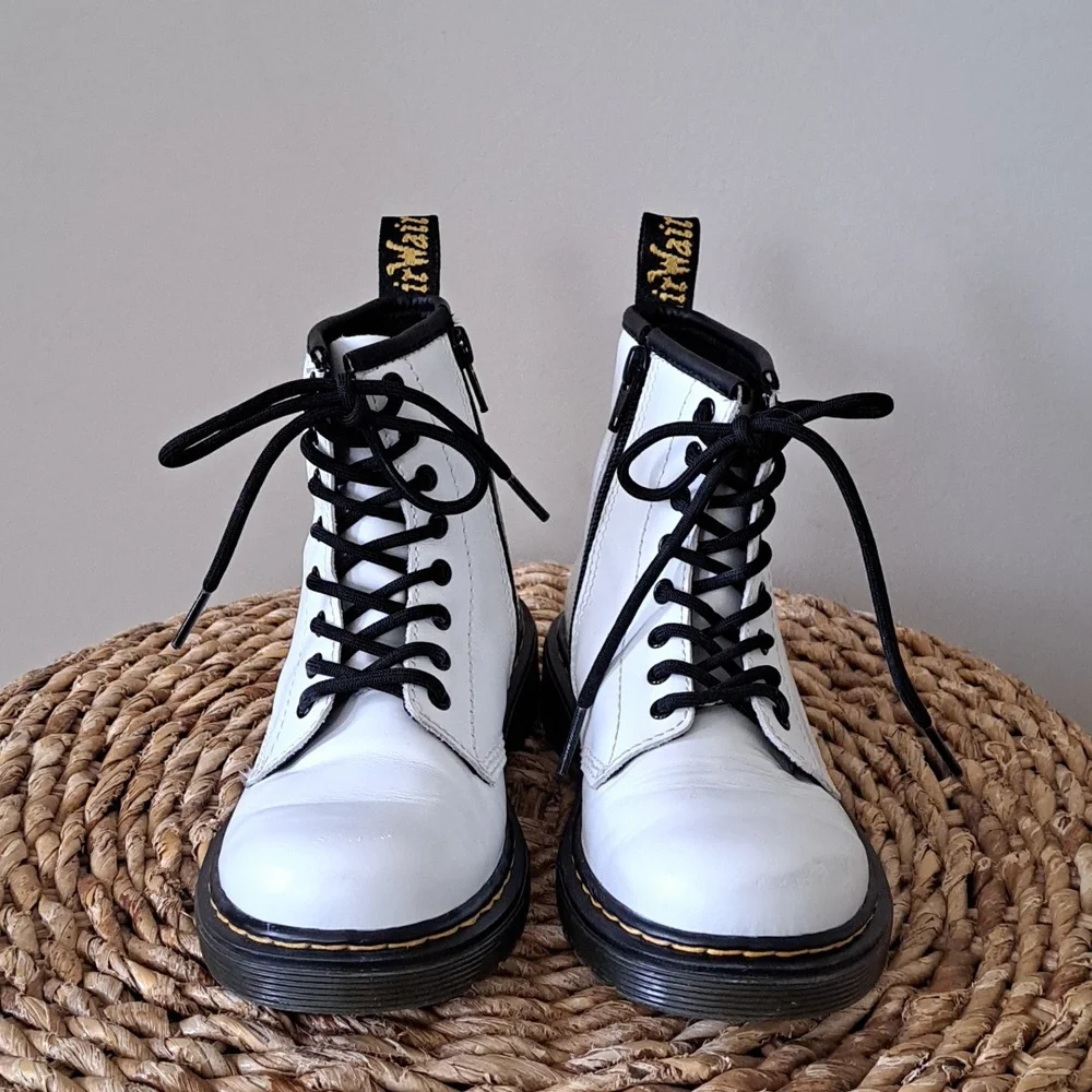 Dr. Martens Girls Zavala‎ White Leather Combat Ankle Booties Lace-up Zip S-1